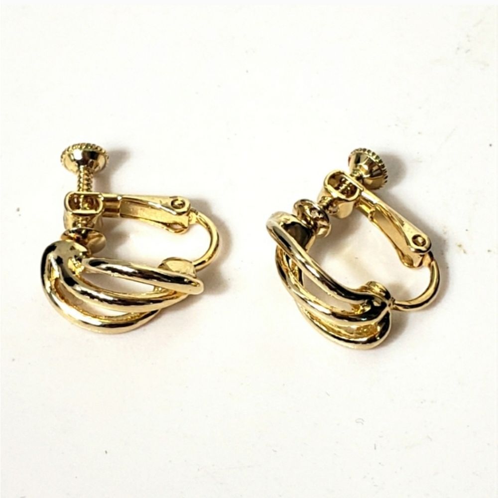 VINTAGE Goldtone Swirl Screw-Back Clip On Earrings